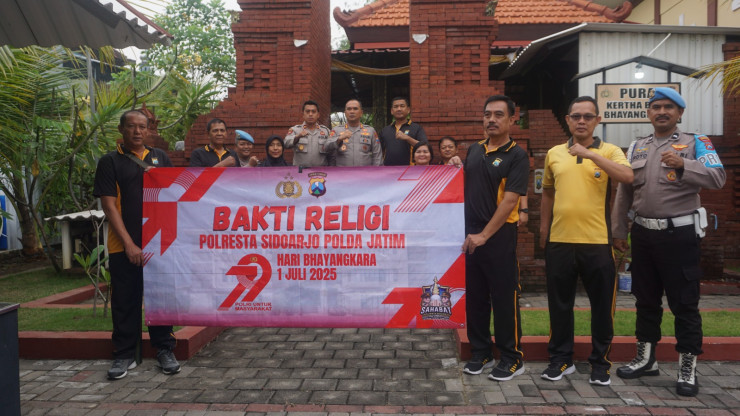 Polresta Sidoarjo Gelar Bakti Religi, Bersihkan Tempat Ibadah Jelang Hari Bhayangkara
