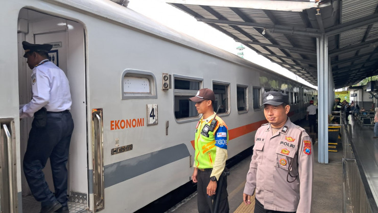 Puncak Arus Balik Lebaran Polres Malang Tingkatkan Pengamanan di Stasiun dan Terminal