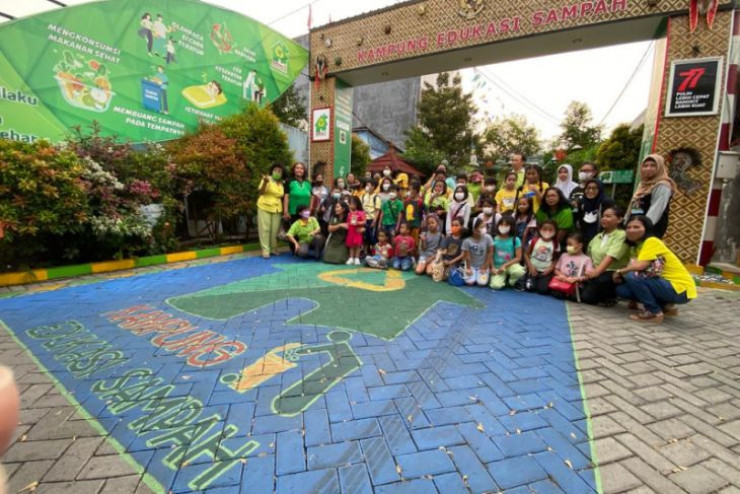 Komisi Anak GKI Sidoarjo belajar menjaga lingkungan di Kampung Edukasi Sampah